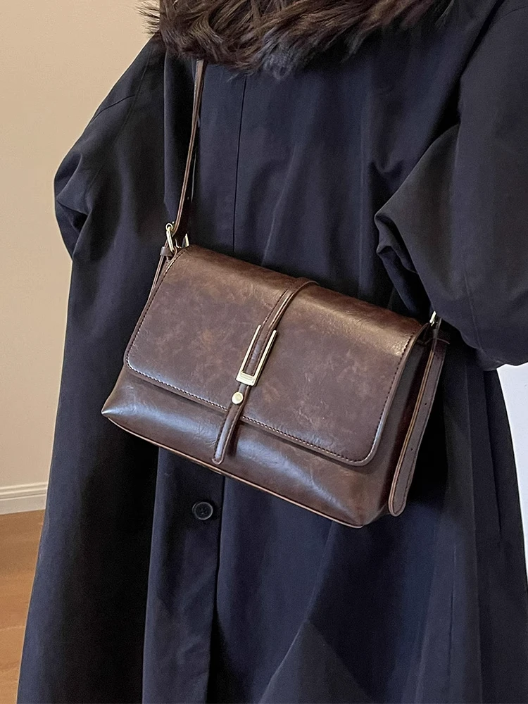 

Retro Large Capaci Women's oulder Crossbody Bag for Commuting Casual Autumn Winter Versatile Small Square Bag