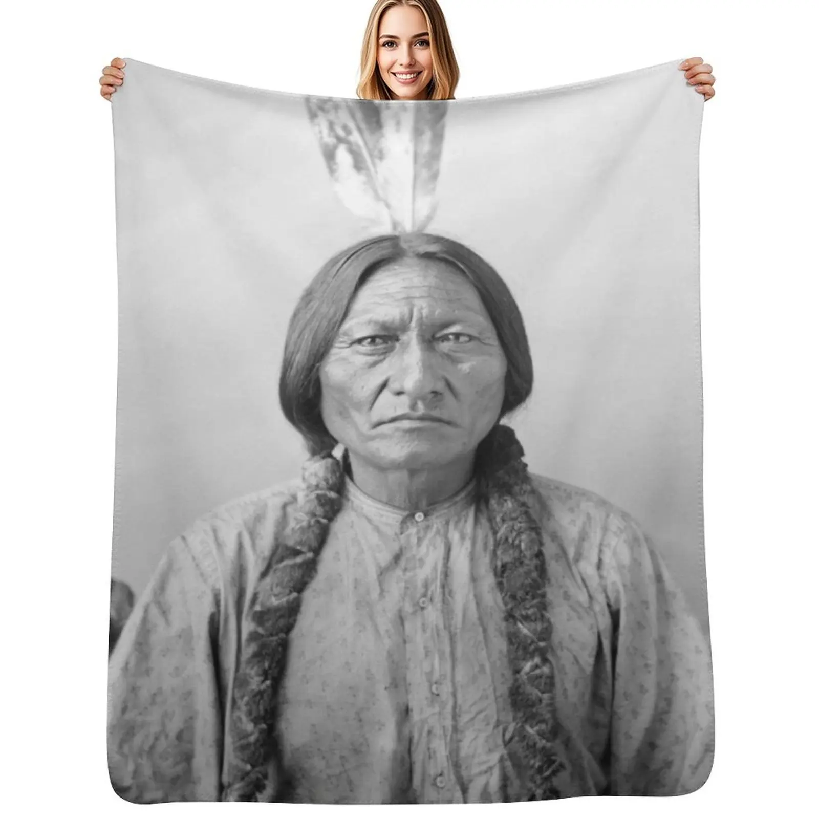 يجلس الثور Hunkpapa لاكوتا زعيم يقف روك الولايات المتحدة الأمريكية صورة السكان الأصليين أبيض وأسود HD عالية رمي بطانية
