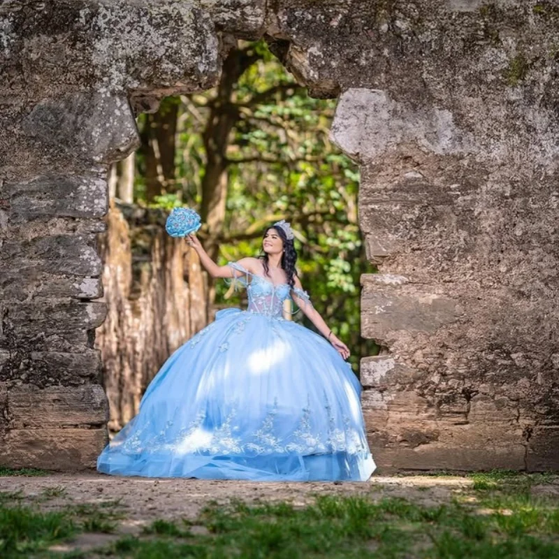 Abiti Quinceanera blu cielo personalizzati con spalle scoperte applique fiore 3D pizzo coda lunga fiocco grande Vestido 15 Quinceanera
