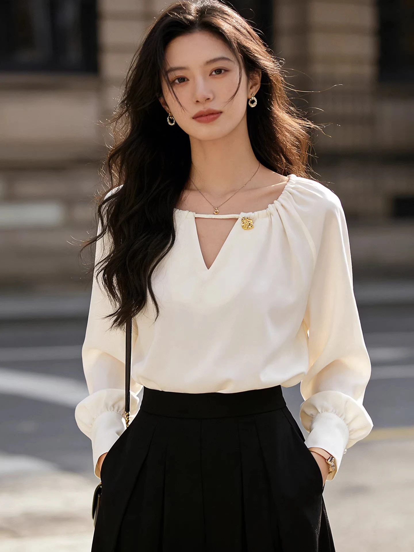 

Ele V-Ne Hollow out Long Sve Silk irt Women's Faion Spring Autumn Commute Top Brand Bule European Sle