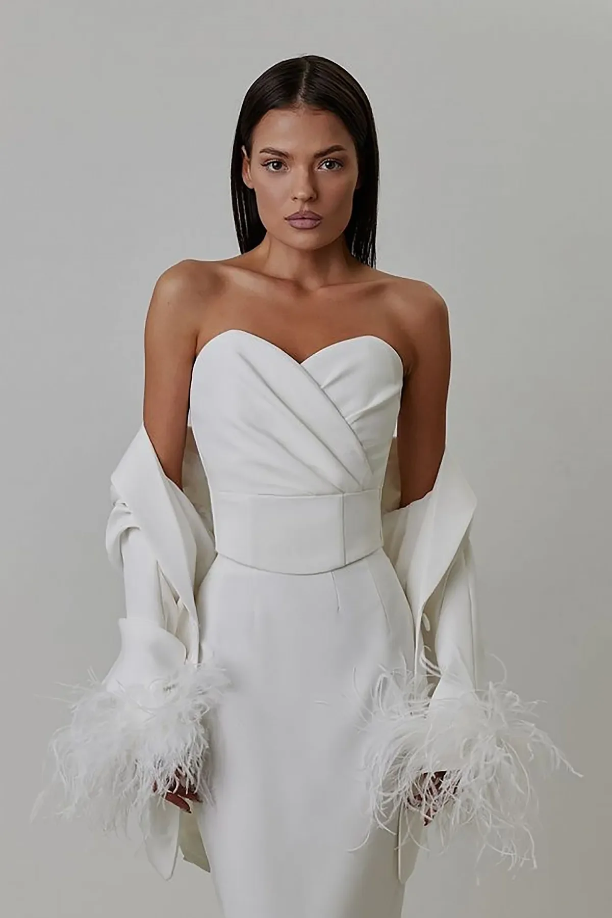 Elegante tornozelo comprimento bainha vestidos de casamento com casaco fino ajuste avestruz pena marfim nupcial recepção vestidos moderno robe