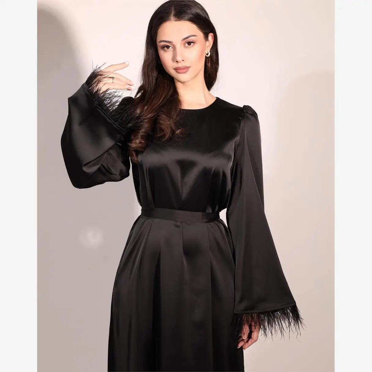 ชุดเดรสผ้าซาตินยาวสำหรับผู้หญิง แขนเสื้อแต่งขนนก คอทรงกลม กระโปรงทรงเอ เอวสูง แฟชั่นฤดูร้อน 2024