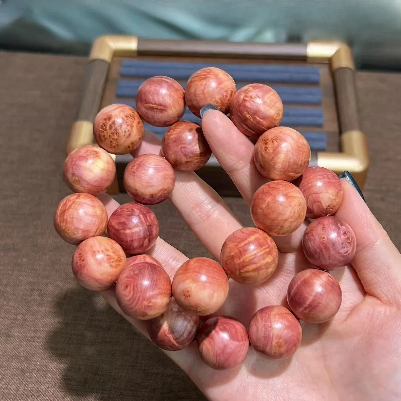 

New Natural Blood Cypress Bracelet, High-end Beaded Bracelet, Fashionable Couple Jewelry, Gifts