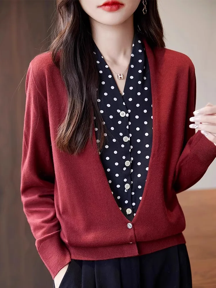 

Весна 2026: Модный тонкий вязаный кардиган с художественным дизайном, простым кроем, длинными рукавами, V-образным вырезом, стандартной посадкой, в китайском стиле.