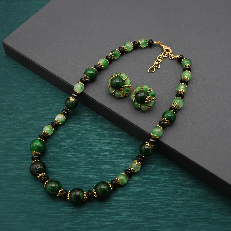 

Used Jewelry Green Glass Necklace Ear Clip Earrings Suit Reflux Jewelry
