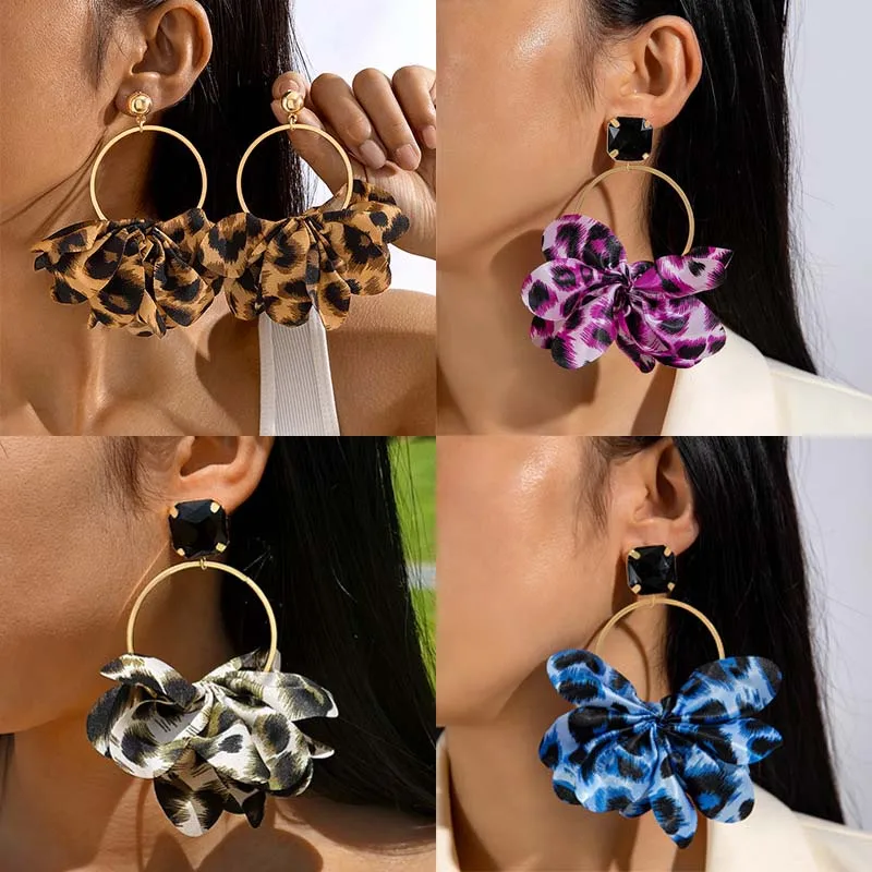 Retro Leopard Print Fabric Drop Earrings for Women Exaggerated Black Crystal Geometric Circle Petal Pendant Earring Jewelry Gift