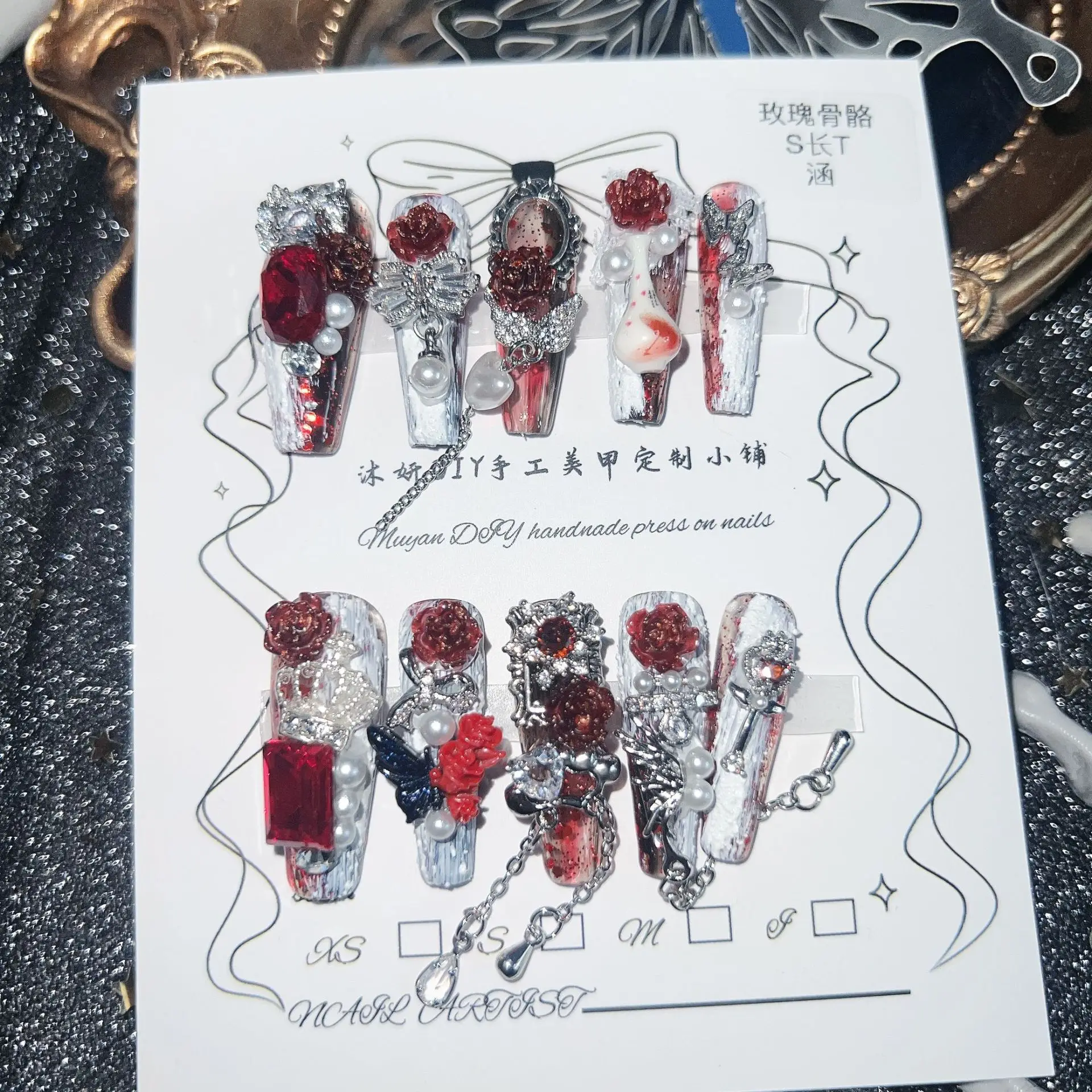 

Готический темный розовый череп, пресс на ногтях, 3D роза и металлическая цепочка, декор, накладные ногти, гибкая смола, идеально подходит для готических вечеринок на Хэллоуин