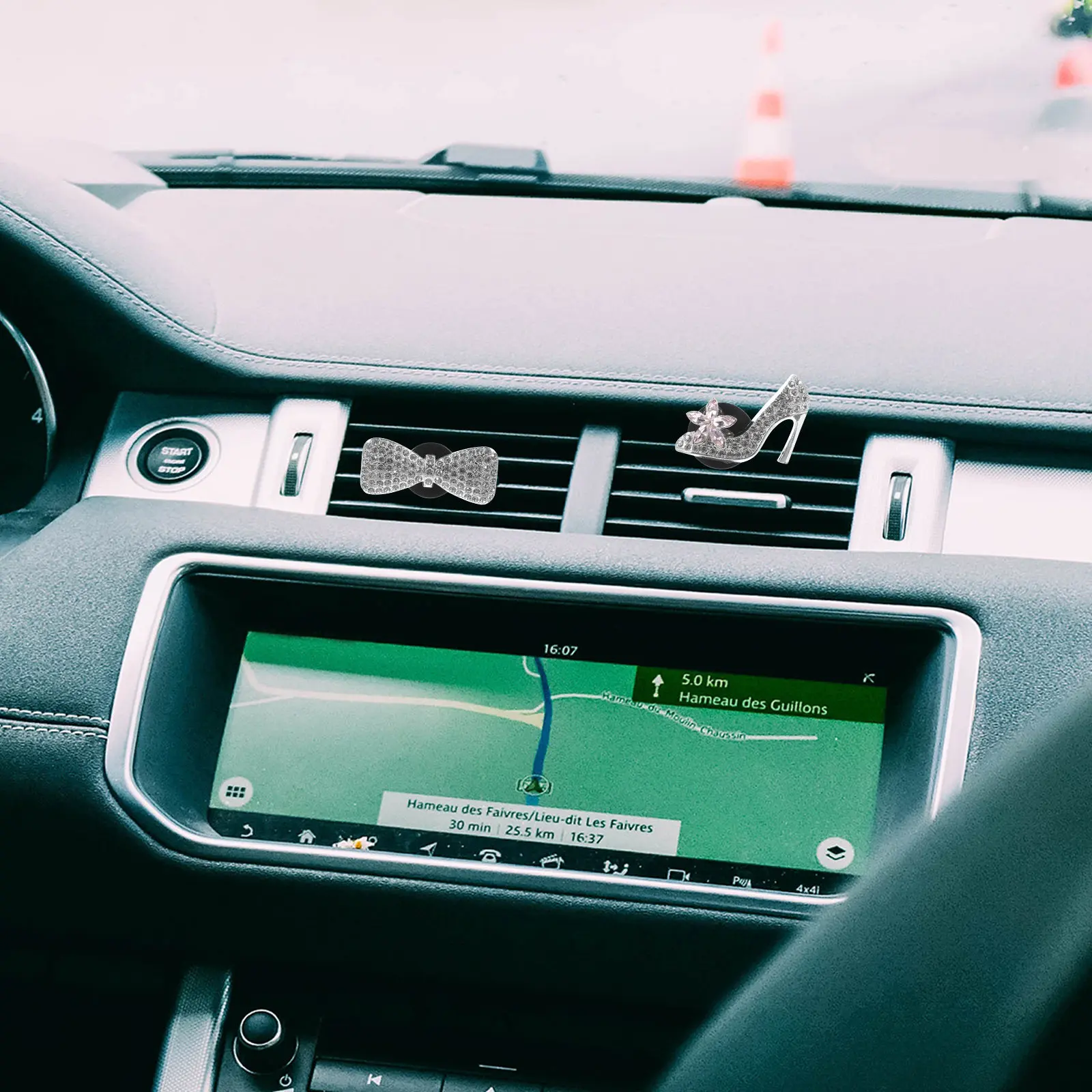 

4Pcs Car Outlet Clips Bling Air Vent Accessories Heel Shape Aromatherapy Diffuser for Women Stylish Interior Decor