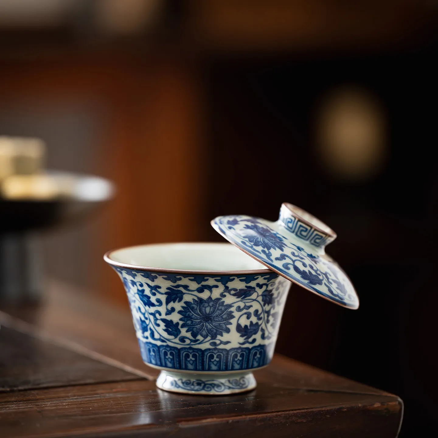 Blue and White Flower Clay Interlock Branch Horseshoe Two Tureen Not Hot Tea Brewing Bowl Household Ceramic Cup Small Size