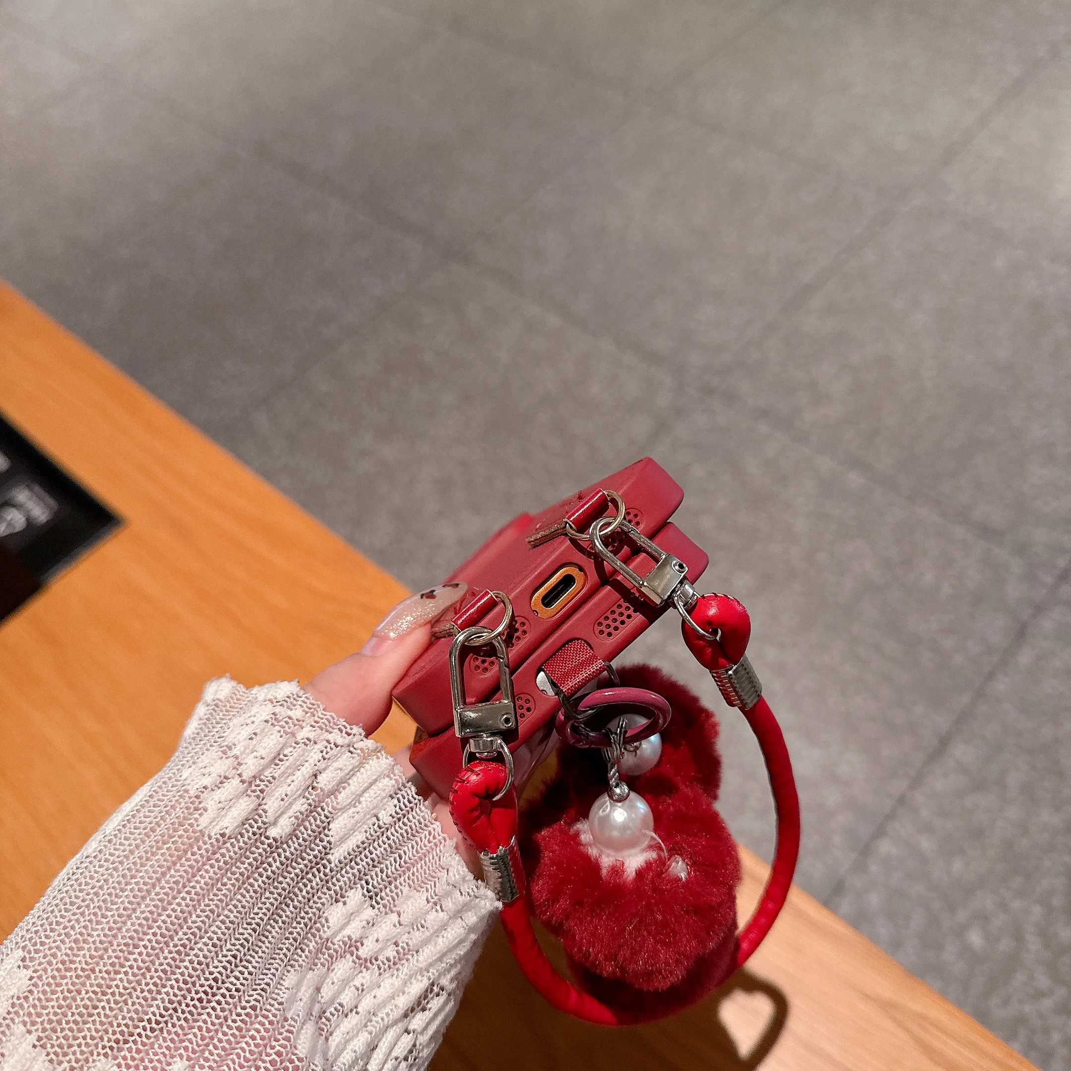 حافظة هاتف أنقرة حمراء عصرية مناسبة لهاتف آيفون 14 15/16 17ProMax مع سلسلة حبل غطاء جديد عصري مقاوم للصدمات #6