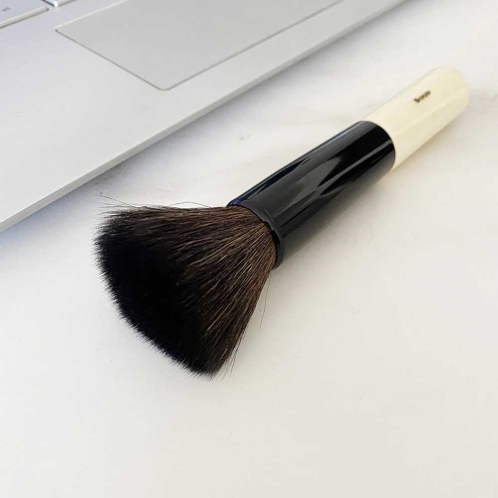 Makeup Bronzer Brush - Luxuriously Soft Natural Hair Powder Bronzing Cosmetics Brush Tool