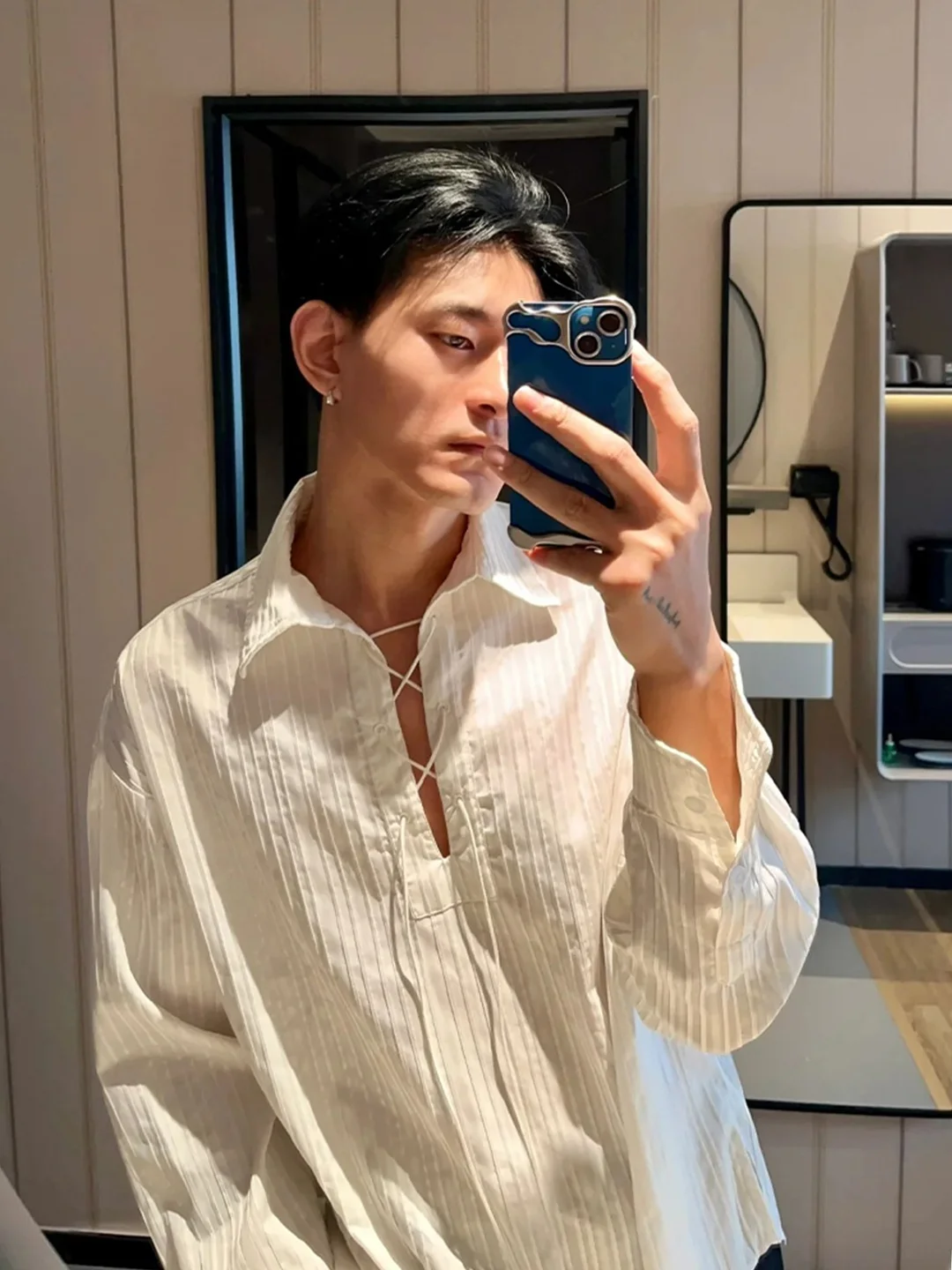 

Мужская повседневная свободная длинная рубашка с модным драпированным дизайном, поясом, в корейском стиле, дышащая, удобная, молодежная