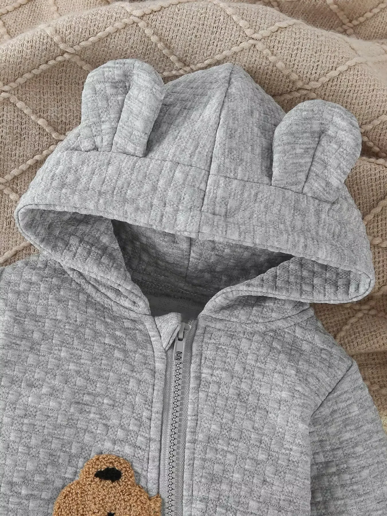 بدلة خريف 2025 للأطفال الرضع مع قلنسوة وسحّاب رومبير على شكل دب كرتوني ملابس خارجية للأطفال معطف 100% مبطن بالقطن 66-90