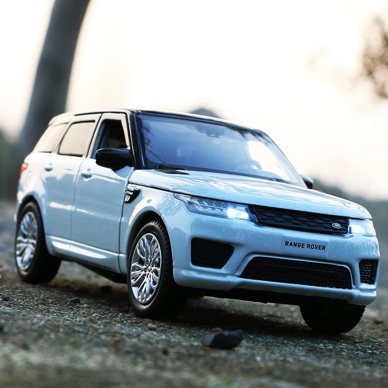 

1:32 Range Rover Sports SUV Alloy Car Model Diecasts Metal Toy Off-road Vehicles Car Model Sound and Light Simulation Kids GiftS