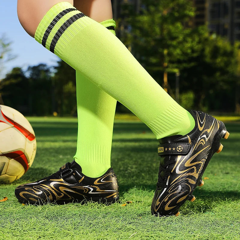 

New Children Football Shoes Fast Futsal Football Boots Ultralight Training Professional Non Slip Boy TF/FG Soccer Studded Shoes