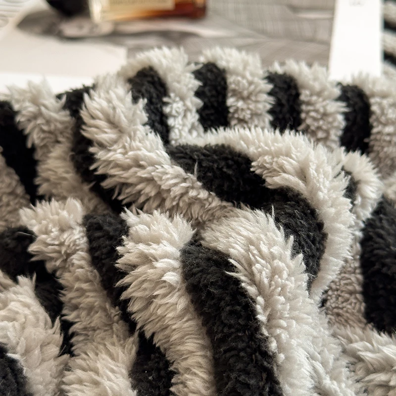 بطانية من الصوف الصناعي الناعم - مراجعة Cashmere Throw Blanket وسعره