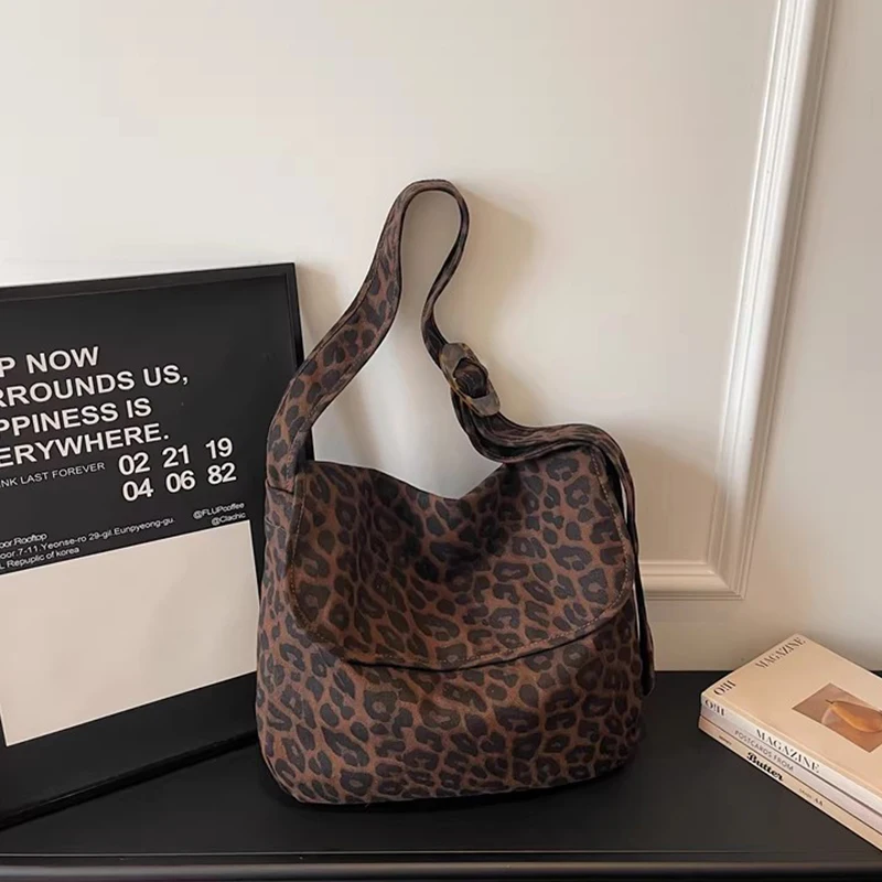 

Fashion Leopard Tote Bags for Women 2026 Summer Flap Magnetic Button Large Capacity Crossbody Bag Casual Commuter Canvas Bag