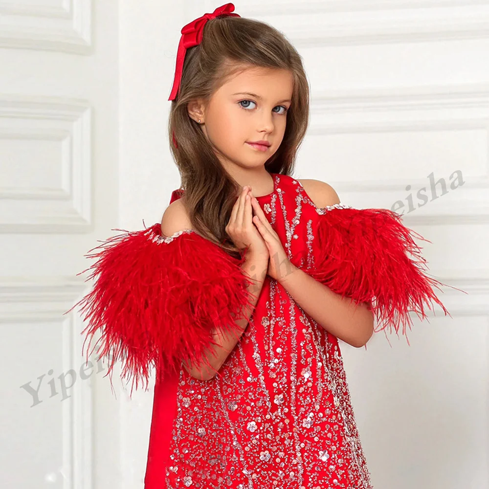 Christmas Flower Girl Dress Girls Party Dresses piume al largo della spalla girocollo perline abito da comunione in raso rosso con paillettes