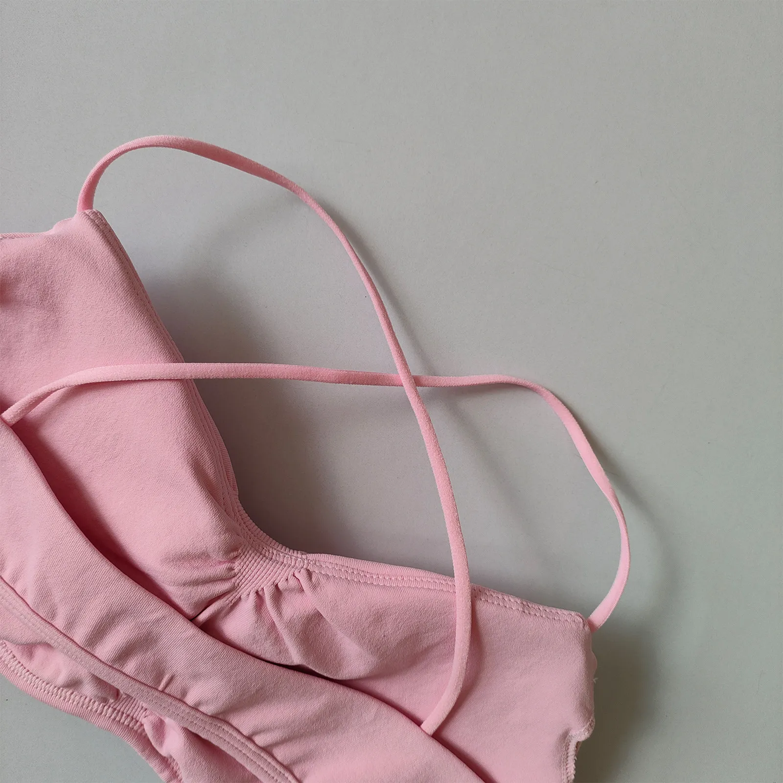 Nahtloser Sling-BH für Damen, dünne Schulterträger, Fitness-Sport-Yoga-Bekleidung mit Brustpolster, Pilates-Unterwäsche, Trainingskleidung – Detail 15
