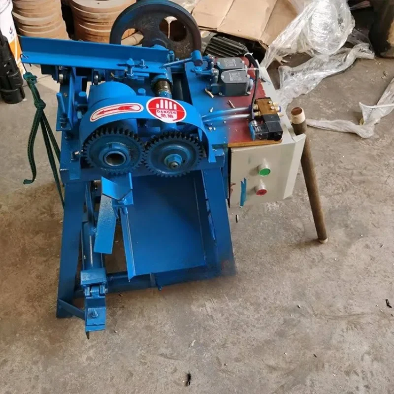 Wooden rod wire cutting machine mop threading  wooden stick wire turning  small wire opening machine