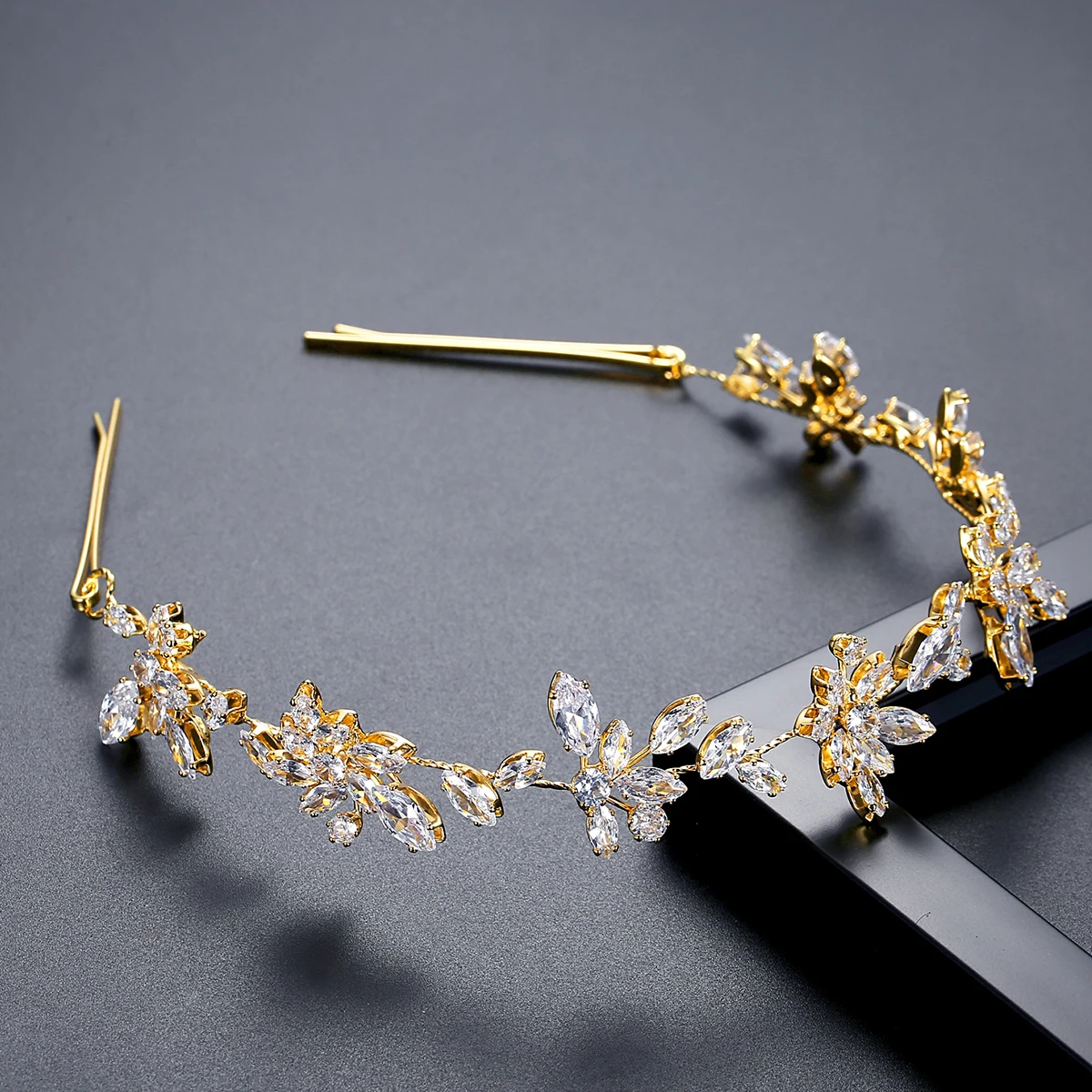 LUOTEEMI رائعة النساء خمر الشعر مجوهرات ذهبي اللون واضح تشيكوسلوفاكيا تاج للسيدات الزفاف الزفاف المشاركة مأدبة الإكسسوار