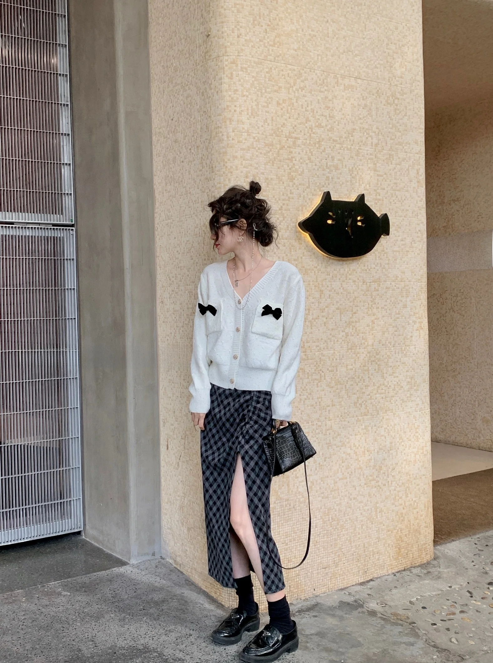 

Юбка А-силуэта с высокой талией для женщин, средней длины, из твида, с разрезом, эффект стройности, деловой повседневный стиль, с пуговицами