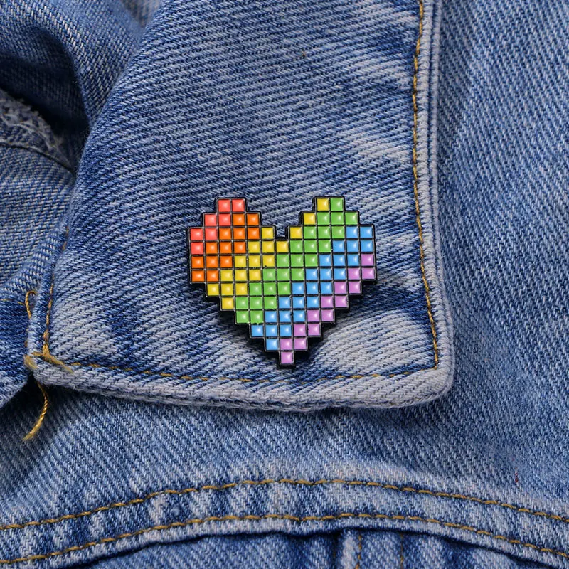 Romantic Rainbow Plaid Heart Shaped Enamel Brooches Pretty LGBT Multicolour Pins For LGBTQ Badge Gift Sign