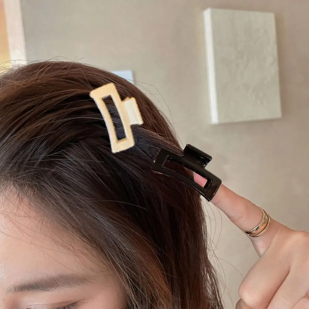 Fashion Style Rectangle Mini Hair Claw Simple Geometric Hollow Hair Clip Small Size Ponytail Holder Women Party Daily Headwaer