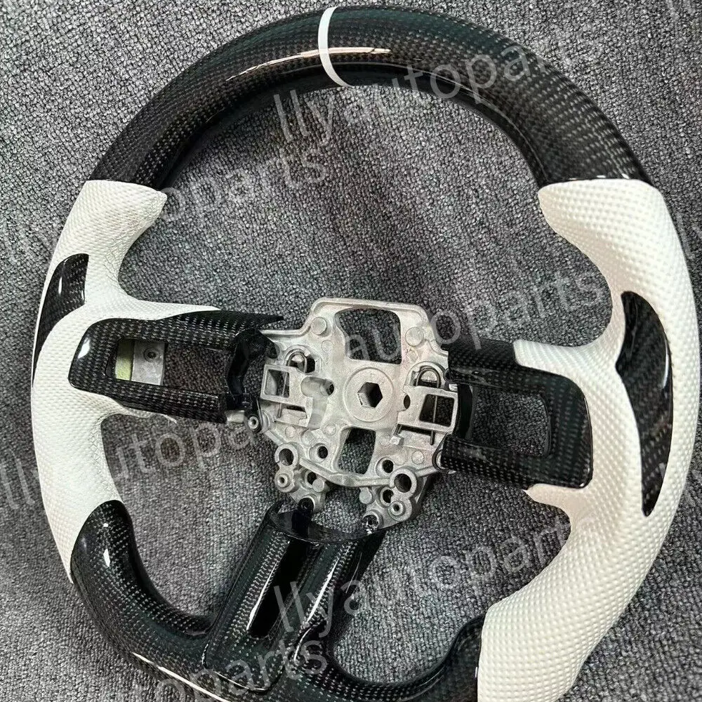 Echtes Carbon-Lenkrad mit weißem Lederbezug für Ford Mustang GT 2015-2023 – Detail 3