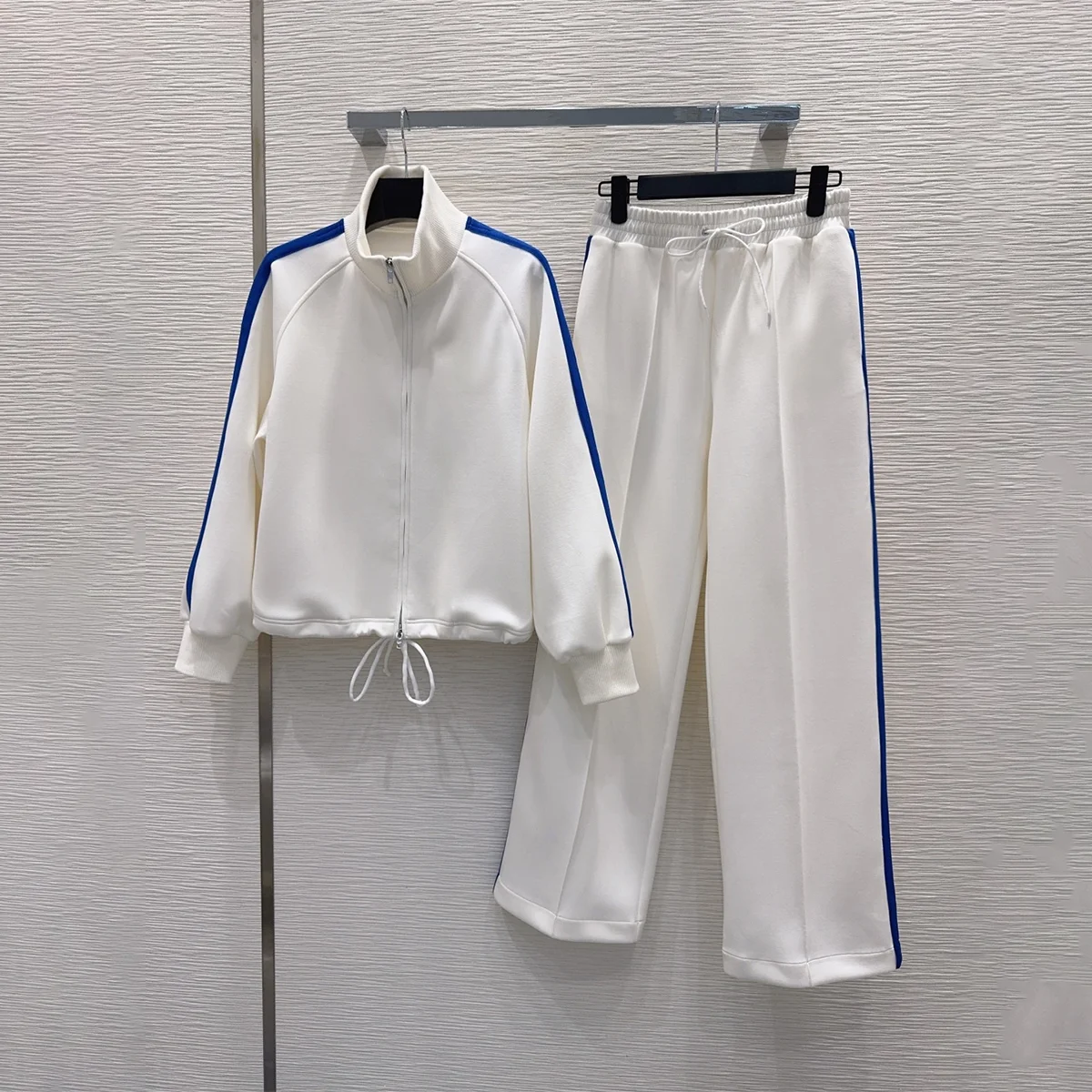 2026 high-quality women's white and blue contrasting casual sports suit--hb805