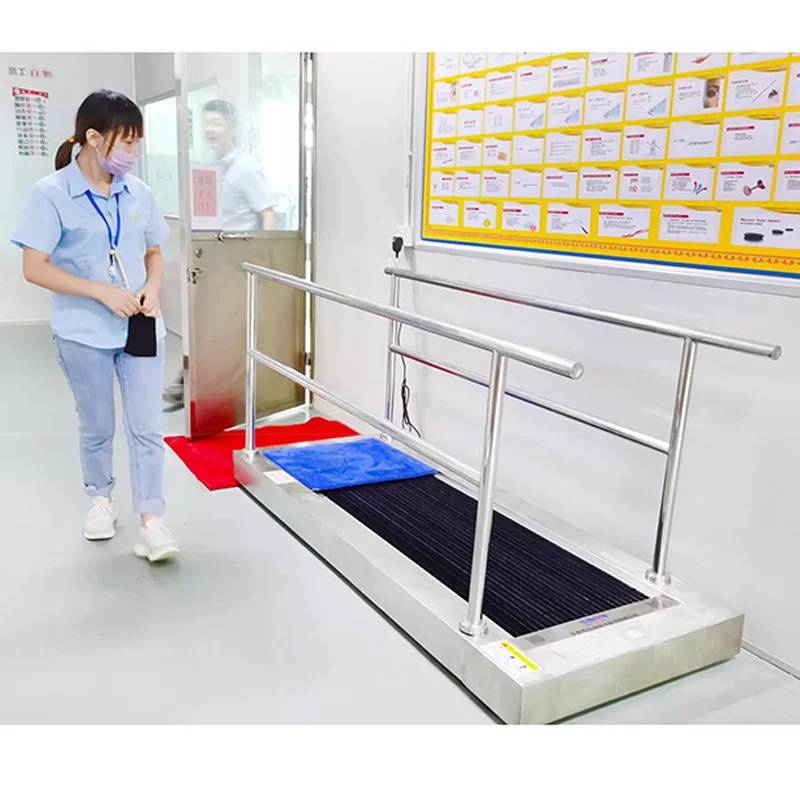 آلة تنظيف النعل، فرشاة الأحذية عند المدخل، تنظيف وتطهير ورشة عمل أوتوماتيكية بالكامل خالية من الغبار، شاشة ذكية