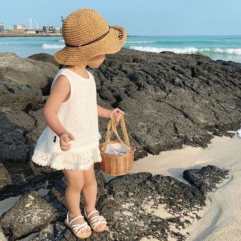 Sommer-Hohlanzug aus Spitze für Mädchen: Set aus ärmellosem T-Shirt und Shorts – Freizeitkleidungs-Outfits für Kinder