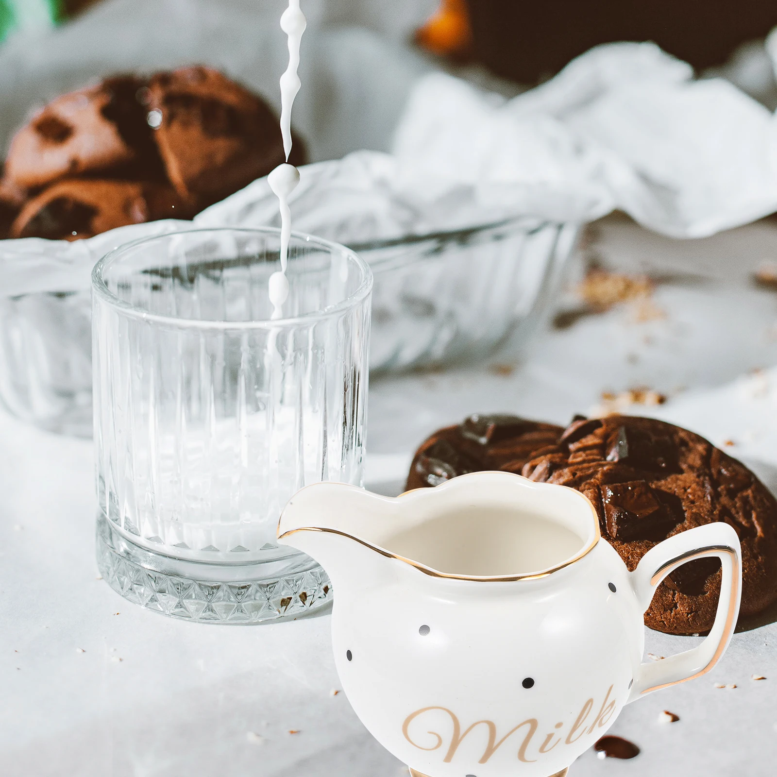 

Exquisite Rim Ceramic Milk Kettle European Design Multi Functional Coffee Milk Container Kitchenware Elegant Gift