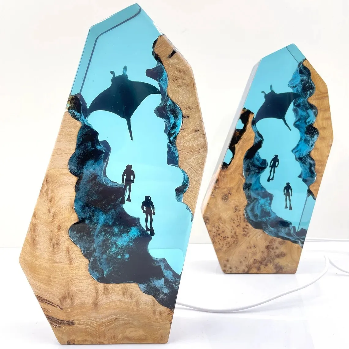 Underwater World Manta Rays Couple Diver Epoxy Resin Wooden Lamp Sculpture Home Atmosphere Decoration Crafts