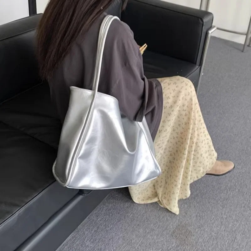 Xiuya กระเป๋าสะพายแฟชั่นสีเงินสำหรับสตรี, กระเป๋าหนังสีทึบลำลองกระเป๋าสะพายไหล่วินเทจกระเป๋าถือสุภาพสตรีฮาราจูกุ
