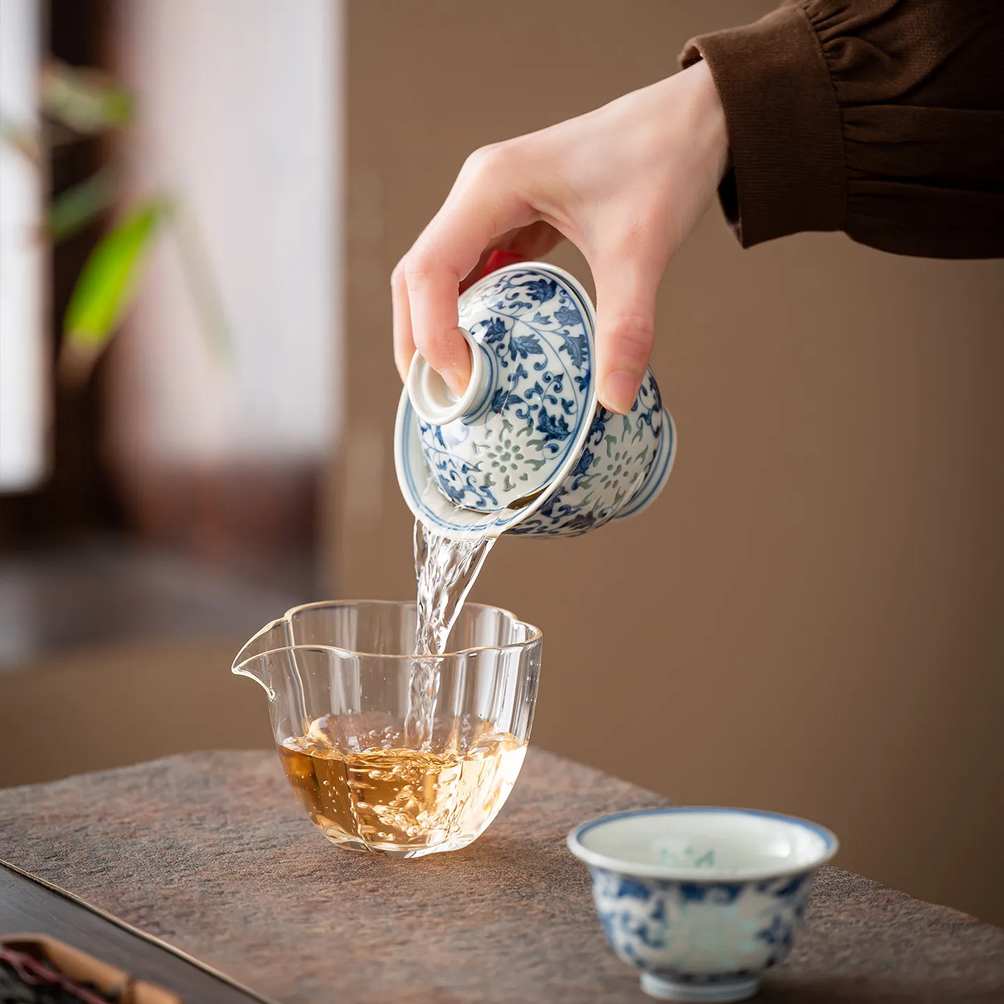 High-End Jingdezhen Blue and White Interlock Branch Pattern Hover Gaiwan Non-Scald Tea Brewing Bowl Household Ceramic Cup