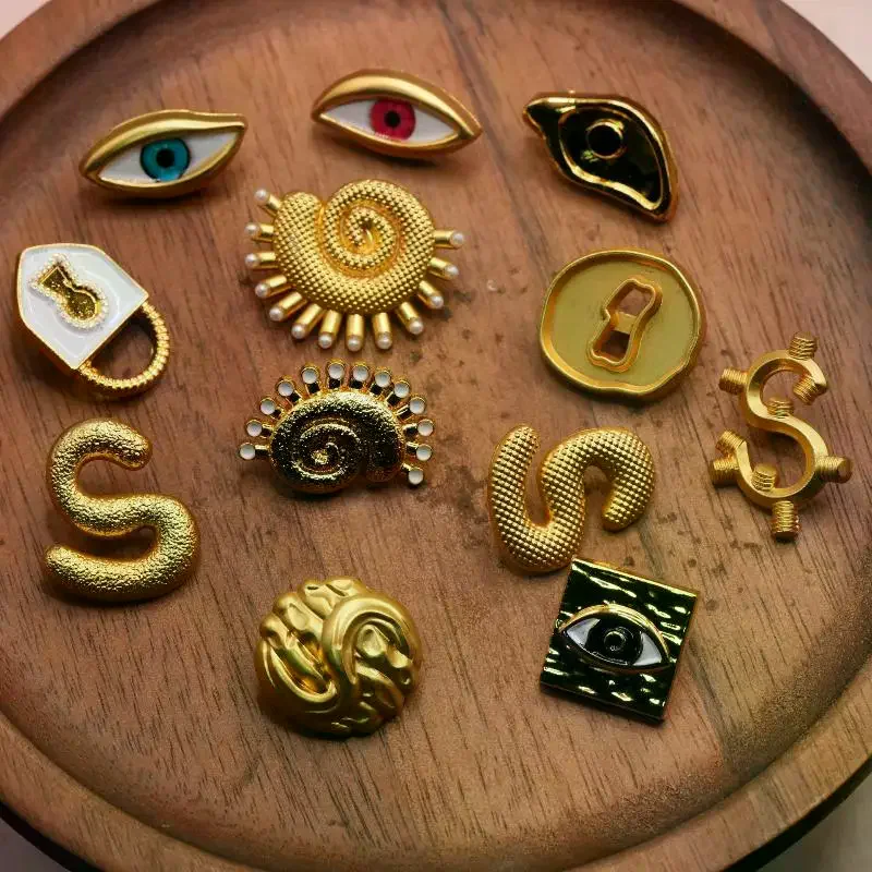 Vintage Metal Button Artistic Eye Heart Shaped Decorative Buttons For Clothing Bags DIY Craft Accessories