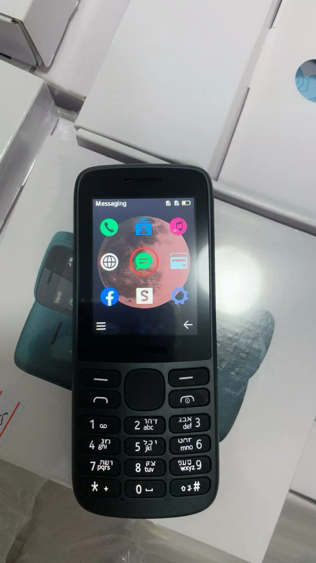 Finland Finland 215 4G 2024 Dual Sim Unlocked GSM 900/1800 Bluetooth Ponsel Bekas dengan Keyboard Rusia Arab Ibrani
