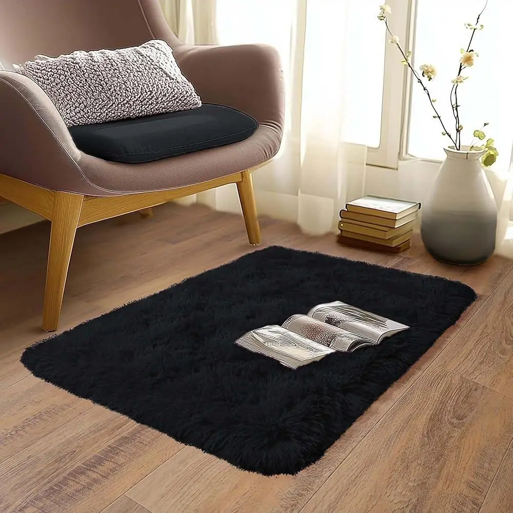 VIKAMA Petit tapis noir – Tapis de chevet de chambre d'enfant en peluche douce, tapis de bienvenue d'entrée intérieure, accessoire de décoration pour la maison