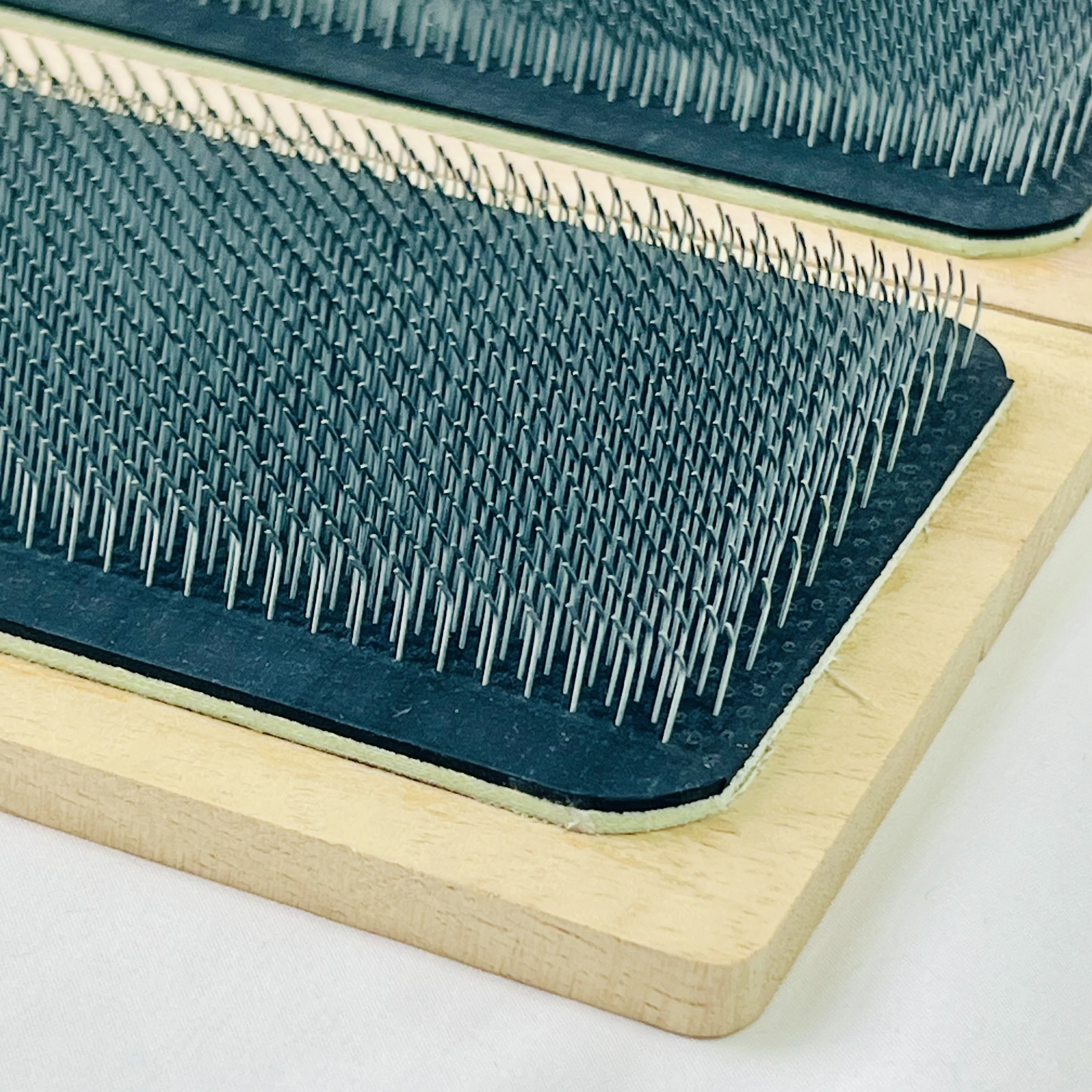 

Convenient Tool for Wig Making 28X12CM Wooden Drawing Pad Hair Clip for Wig Making Use Drawing Card with Bending Pin