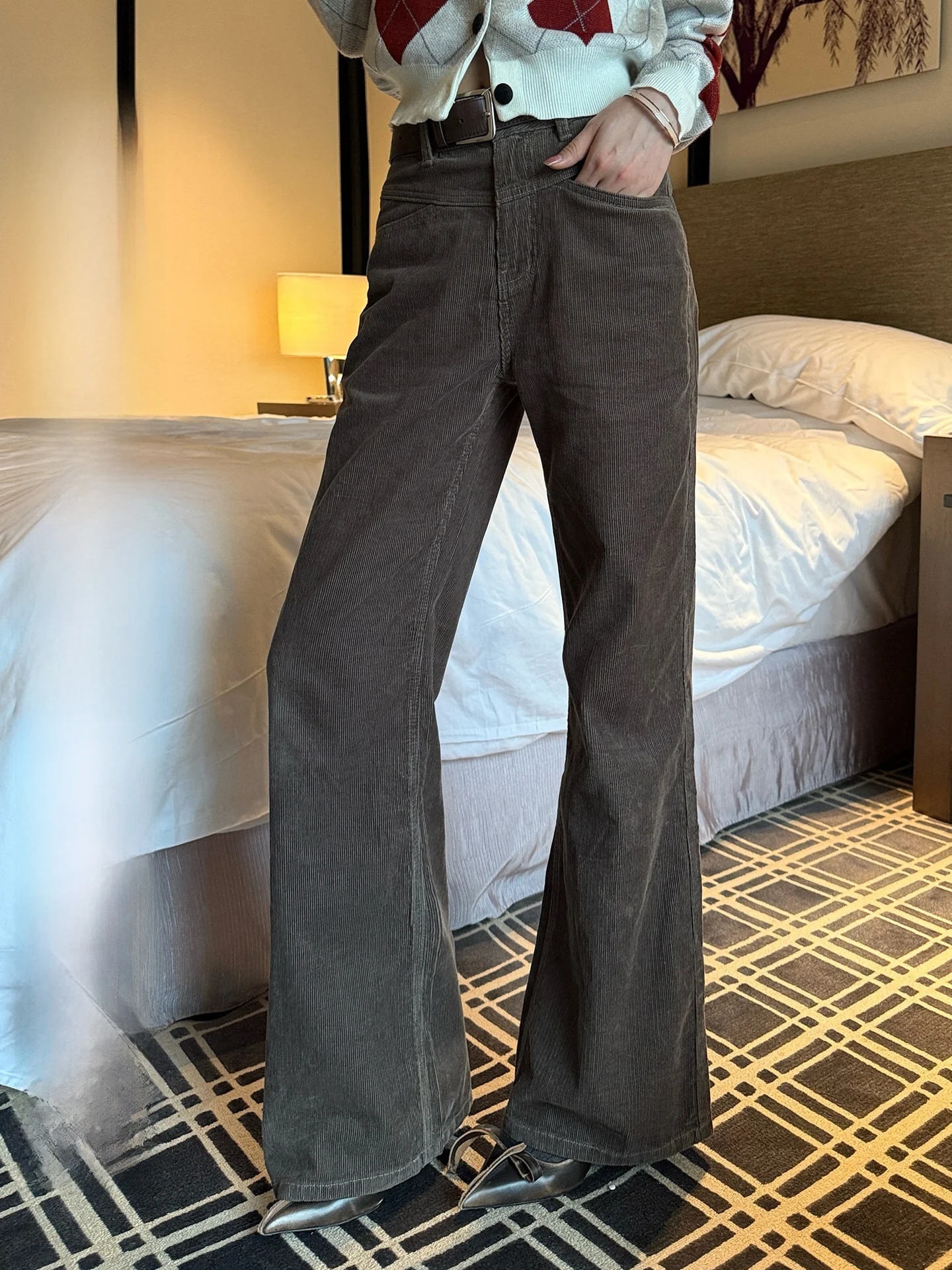 

Retro Design Corduroy Slim Fit Jeans Unique Fashion 99 Cotton Flared Casual Pants Natural Waist Mid-Century Green