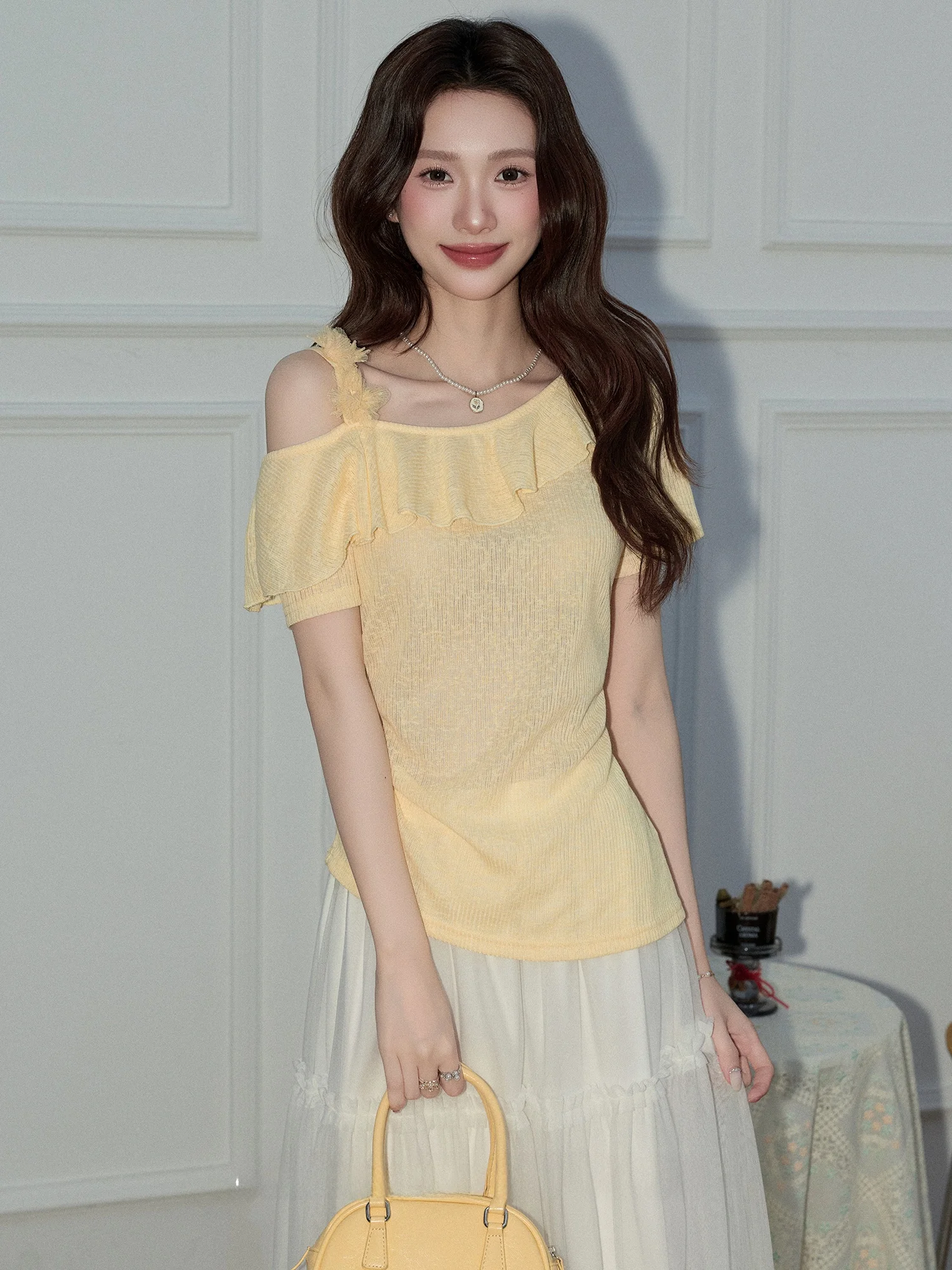 

Новая летняя женская футболка с коротким рукавом, облегающая, с открытыми плечами, кружевная, во французском стиле, дышащая, повседневная