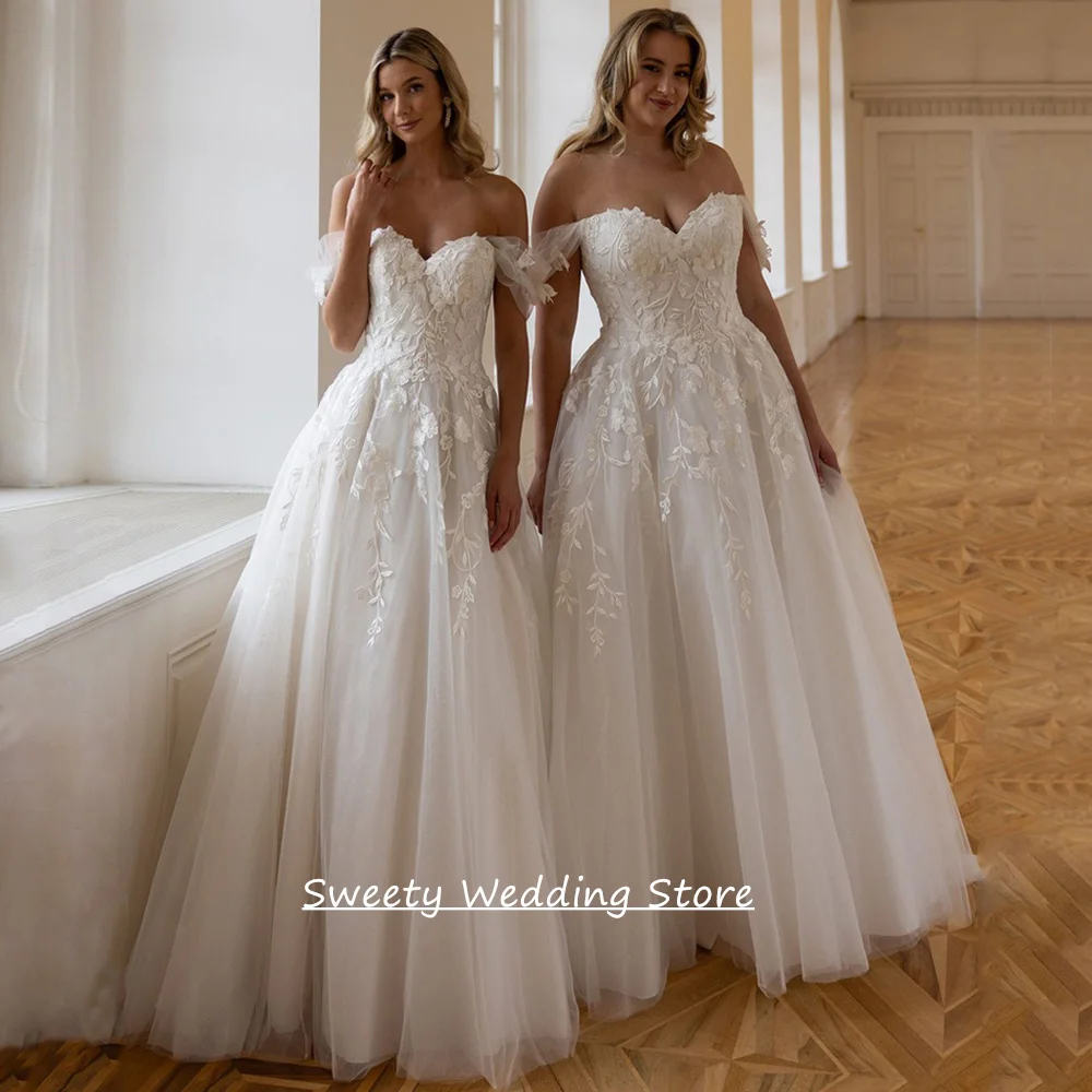 Maßgeschneidertes Korsett-Brautkleid in Übergröße, Elegantes Schulterfreies Sweetheart-Kleid mit Applikationen und Schleppe aus Weichem Tüll