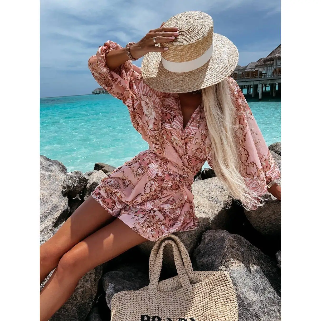 

Сексуальный комбинезон с V-образным вырезом, цепочками и цветочным принтом, с длинными рукавами, шортами, пляжная одежда, новинка осени, с высокой талией, широкими штанинами