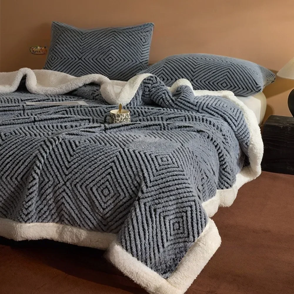 Bedroom Sofa Nap Time Double-sided Lamb Fleece Blanket Geometric Box Jacquard Pattern Soft and Warm Multi-scenario Applicable