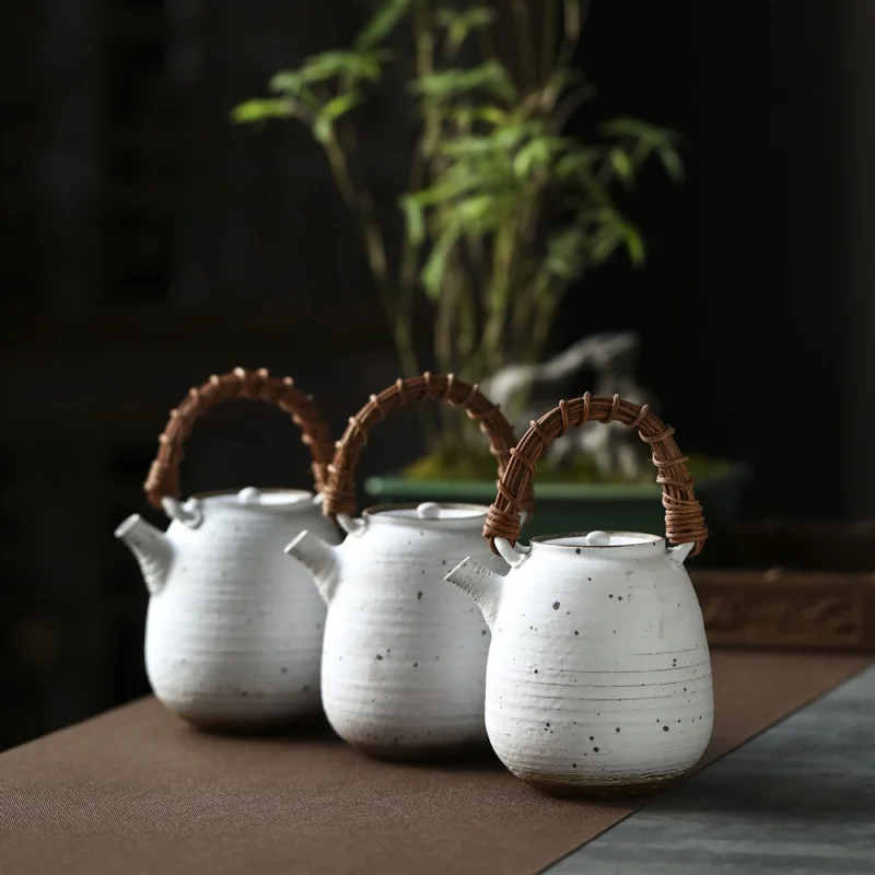 Jingdezhen Handmade Powder Teapot Casual Pottery White Zen Tea Making Loop-Handled Teapot High Temperature Porcelain Kung Fu Tea