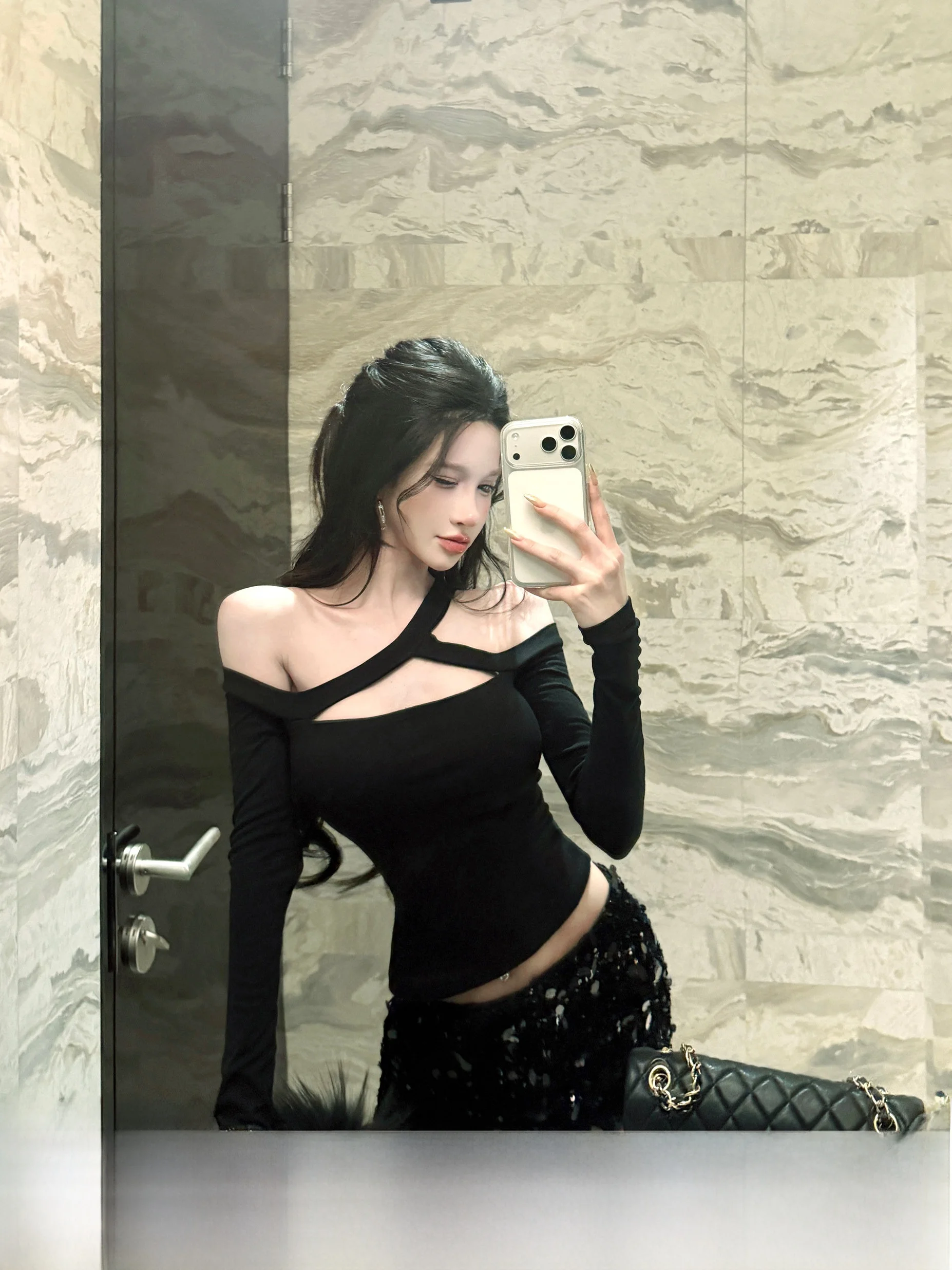 

Комплект Dustdip Club: блестящий топ с длинными рукавами и открытыми плечами, облегающий, с юбкой, для женщин, D25Y4227D25Q476, сексуальный, модный