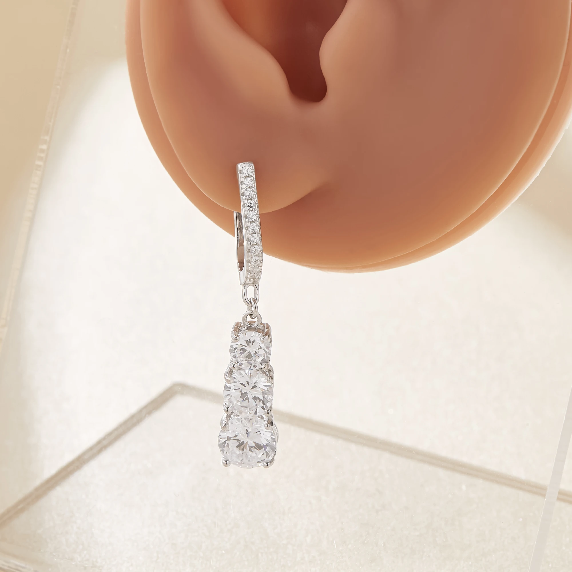Luxurious Zircon Inlay Earrings Solid 925 Sterling Silver Earrings Fire Color Jewelry 3 Round Zirconia Bridal Gifts 6310110