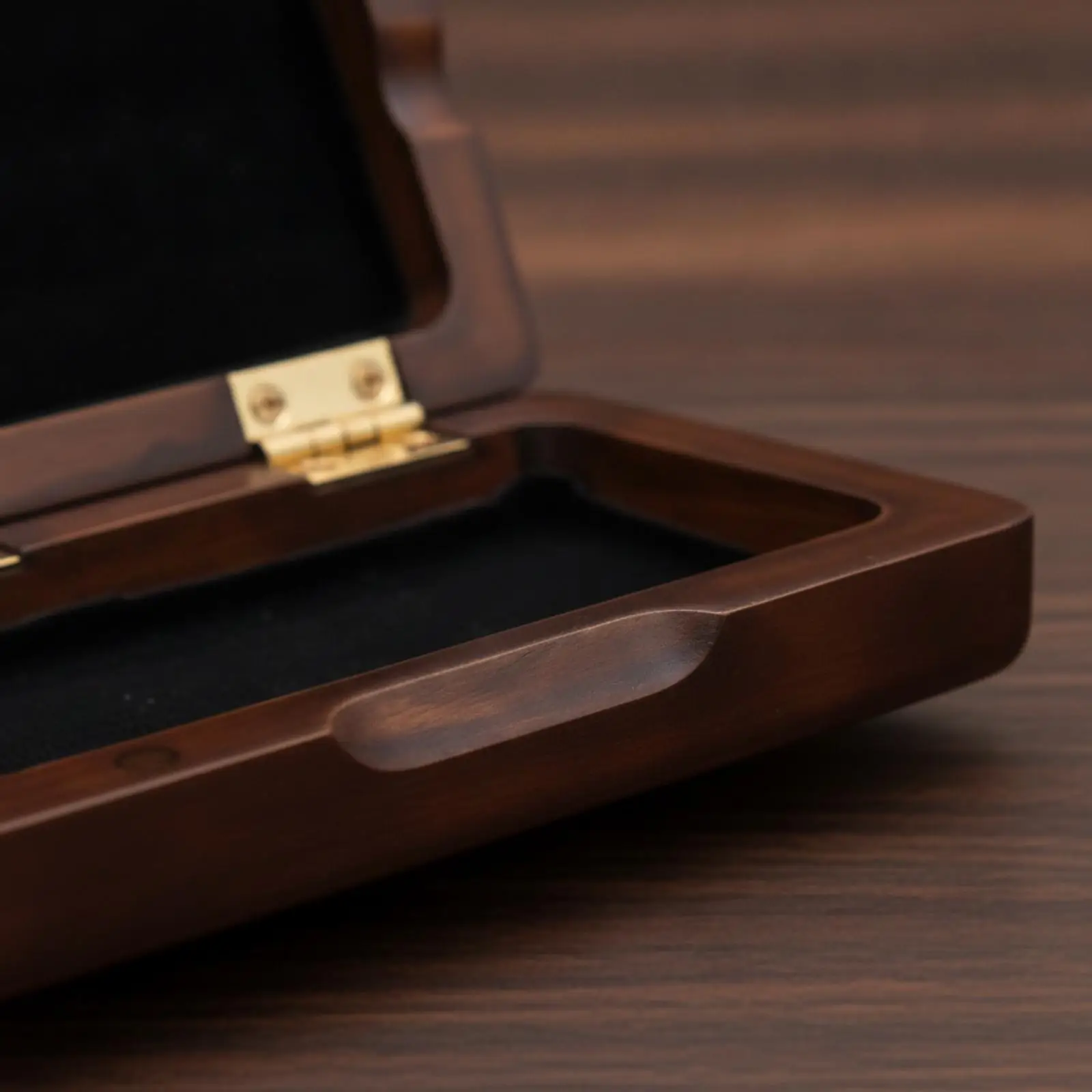 Suona Reed Organizer Case Maple Wooden Storage Box with Recessed Compartment for Wind Instrument Accessories
