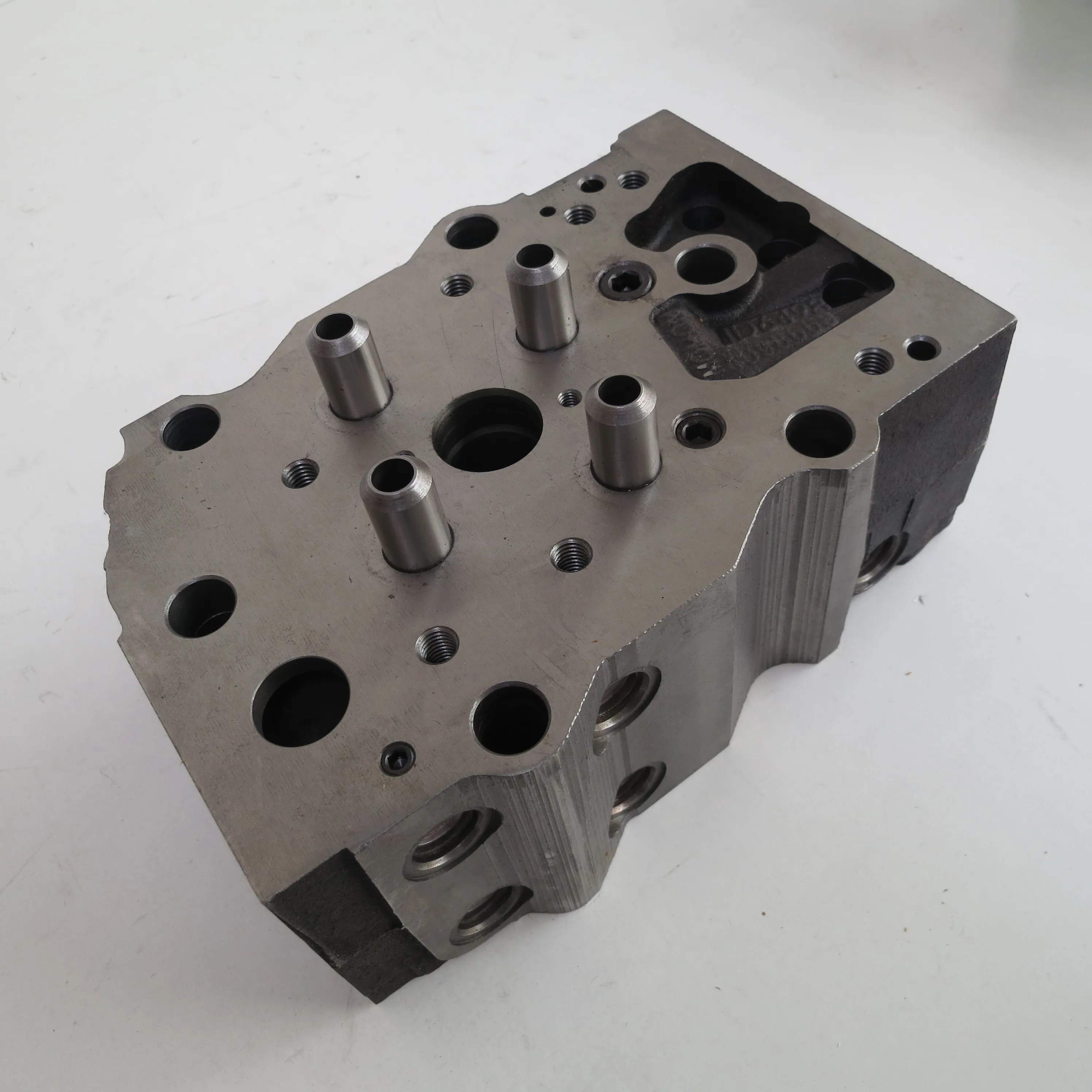 High Quality Cylinder Head 3646323 Die sel Engine K19 KTA19 QSK19 Mining Truck Machinery Spare Part